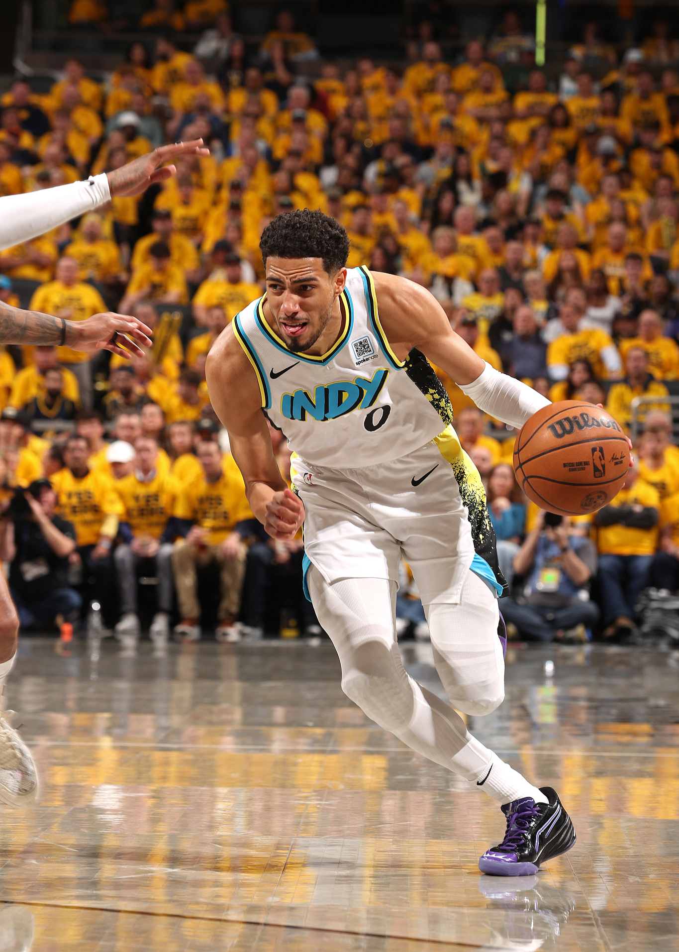 星空体育官网-包含密尔沃基雄鹿训练开放日，窗口期单刀错失引欢呼，英超在即，年轻球员得到机会的词条