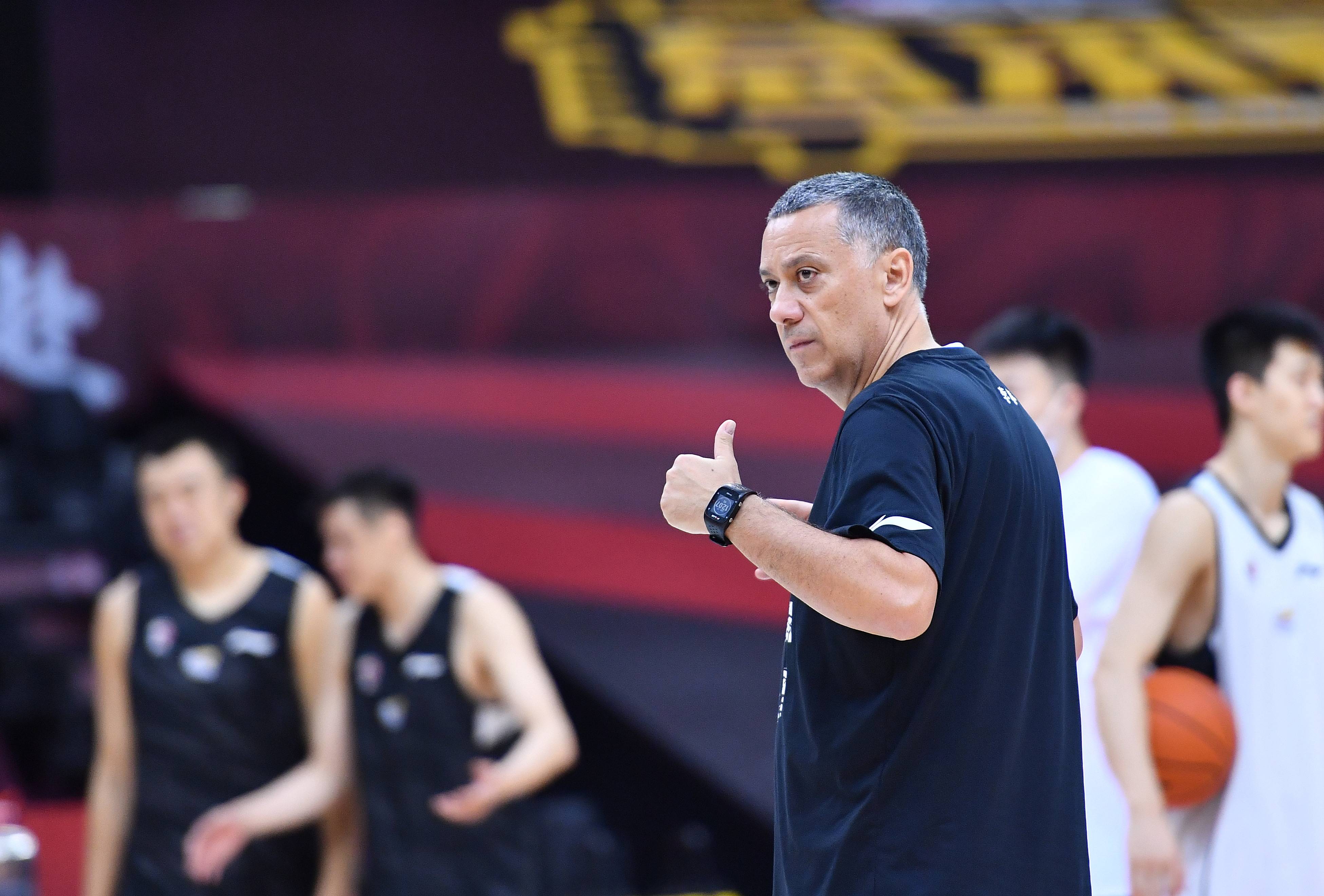 星空体育app下载-太狠了！西亚卡姆在DWG比赛中出色防守西汉姆强势反弹备战CBA常规赛，集结日浙江队备战法国杯的简单介绍